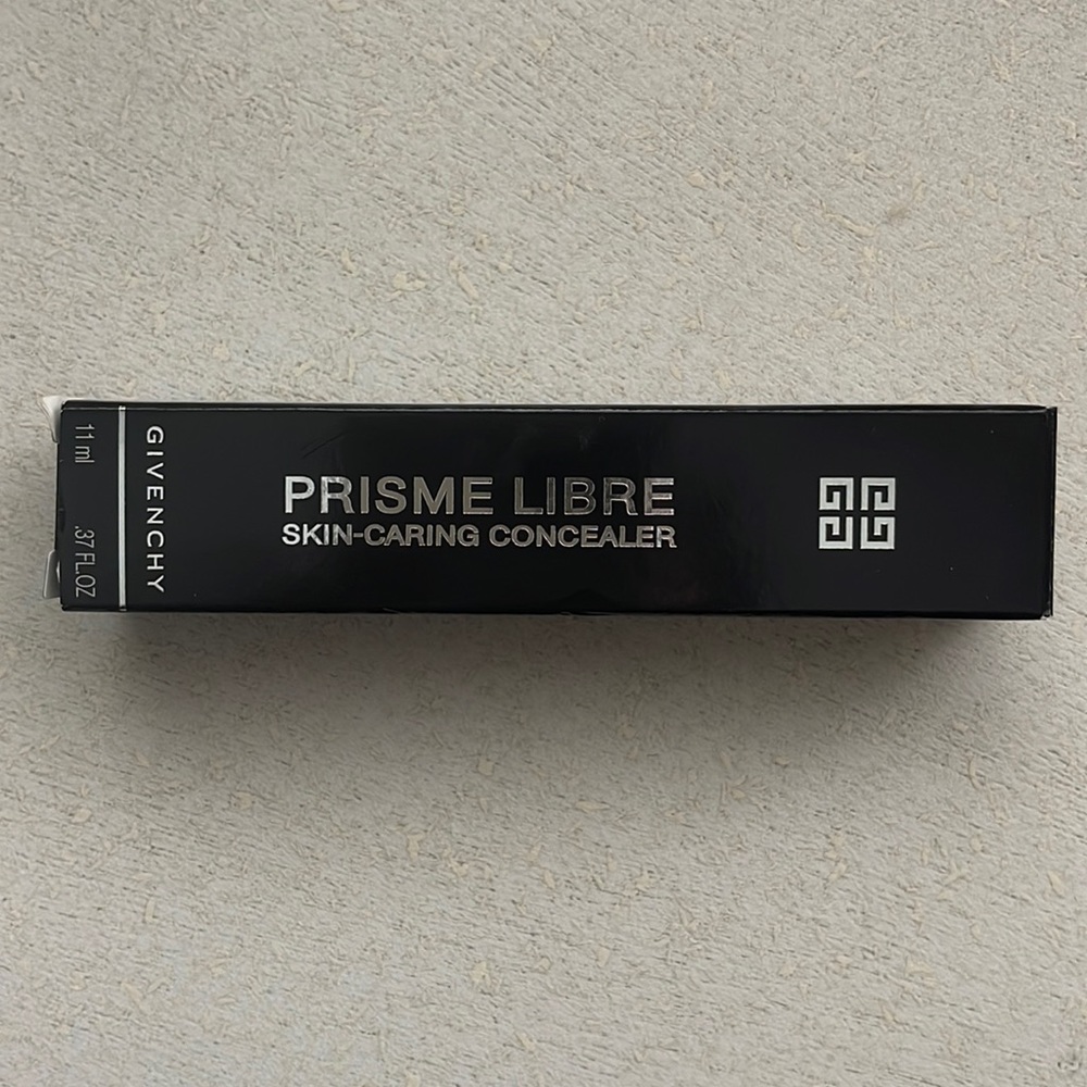 Givenchy prisme libre skin-caring concealer W310